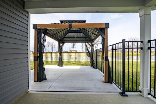 11 Sawmill Drive, Ashville, OH 43103