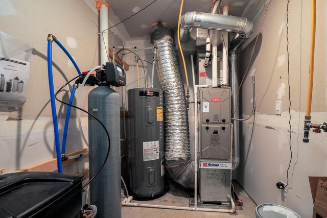 11 Sawmill Drive, Ashville, OH 43103