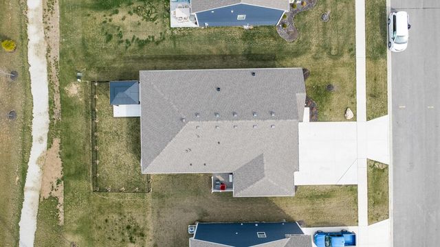 11 Sawmill Drive, Ashville, OH 43103