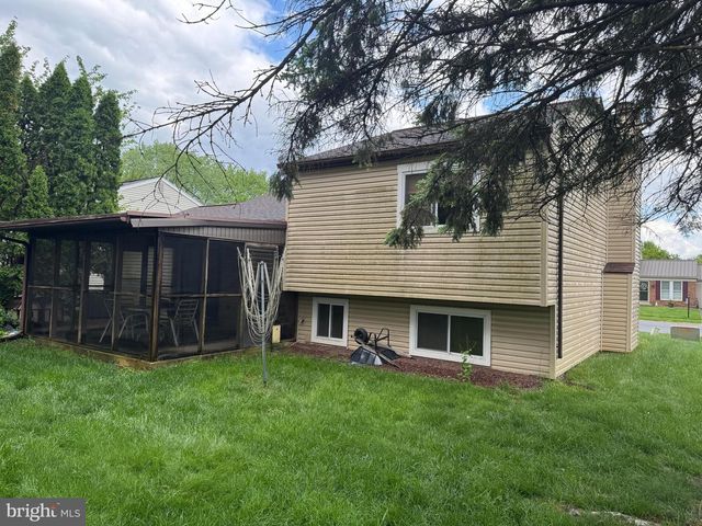 2804 PEBBLEBROOK DRIVE, Lancaster, PA 17601