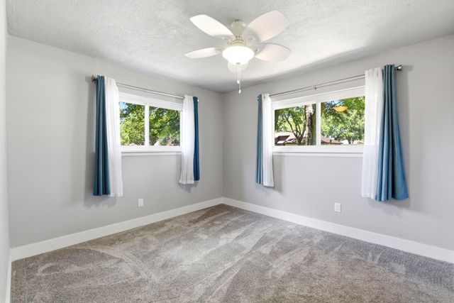 101 W Larkspur Drive, Alvin, TX 77511