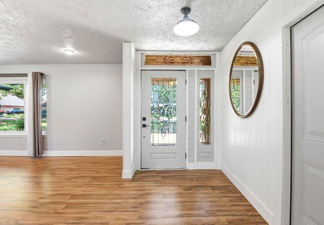 101 W Larkspur Drive, Alvin, TX 77511