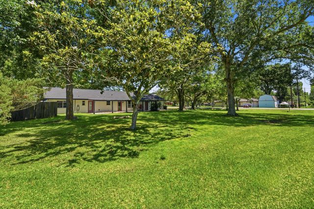 101 W Larkspur Drive, Alvin, TX 77511