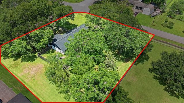 101 W Larkspur Drive, Alvin, TX 77511