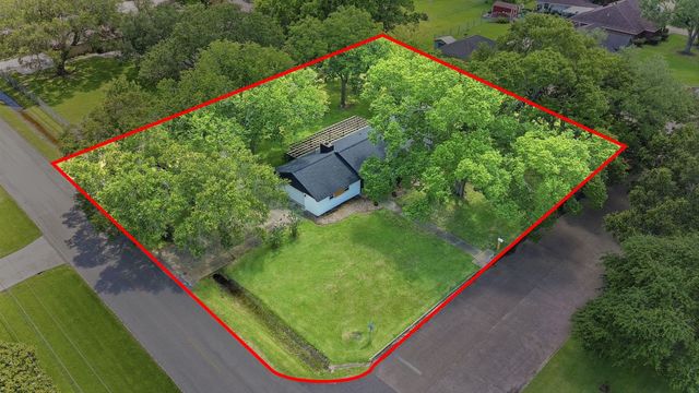 101 W Larkspur Drive, Alvin, TX 77511