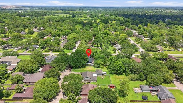 101 W Larkspur Drive, Alvin, TX 77511