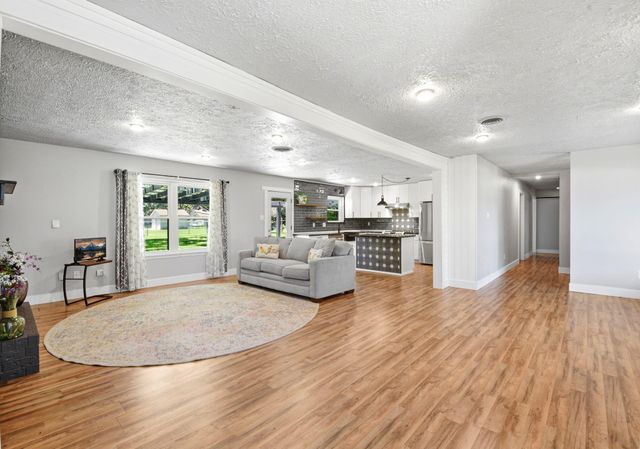 101 W Larkspur Drive, Alvin, TX 77511