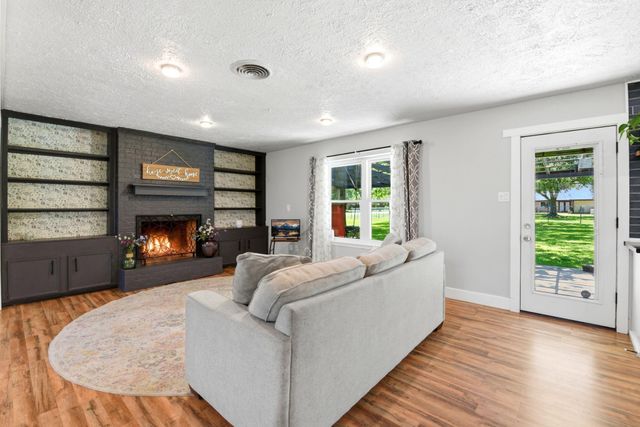 101 W Larkspur Drive, Alvin, TX 77511