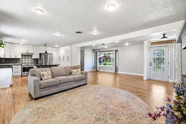 101 W Larkspur Drive, Alvin, TX 77511