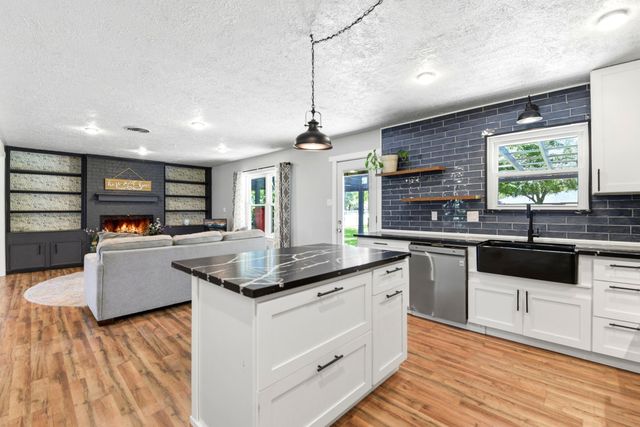 101 W Larkspur Drive, Alvin, TX 77511