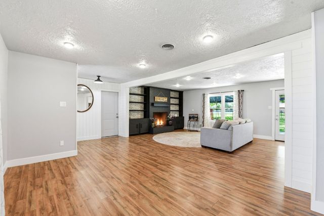 101 W Larkspur Drive, Alvin, TX 77511