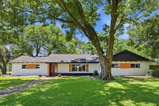 101 W Larkspur Drive, Alvin, TX 77511