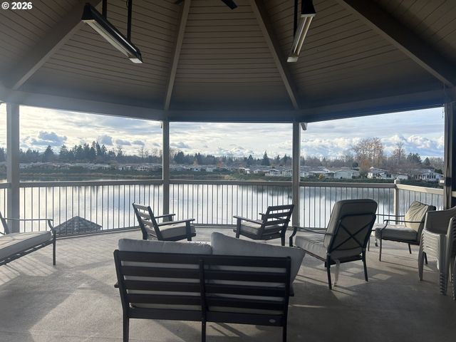 1880 LAKE COVE Ave, Eugene, OR 97408