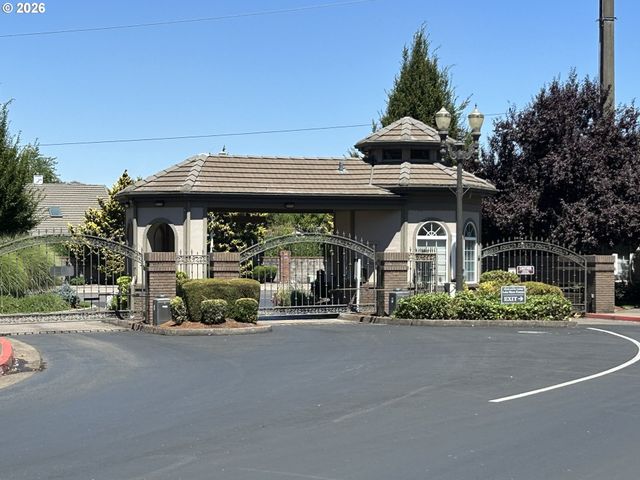 1880 LAKE COVE Ave, Eugene, OR 97408