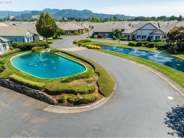 1880 LAKE COVE Ave, Eugene, OR 97408