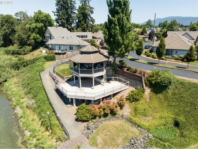 1880 LAKE COVE Ave, Eugene, OR 97408