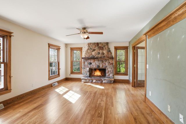 211 Erin COURT, West Bend, WI 53095