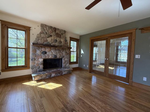 211 Erin COURT, West Bend, WI 53095