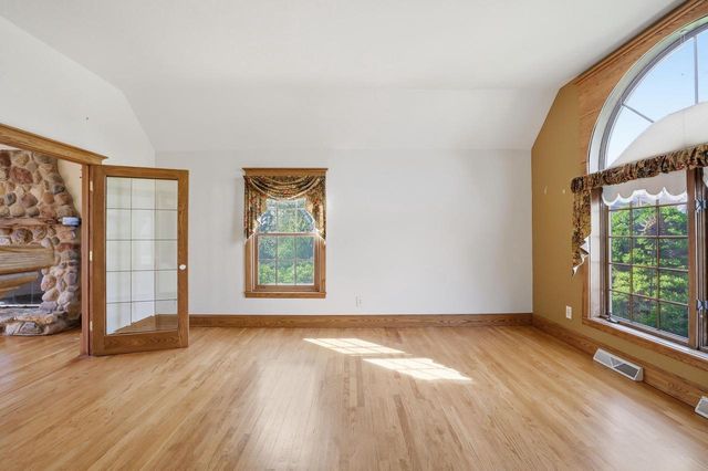 211 Erin COURT, West Bend, WI 53095