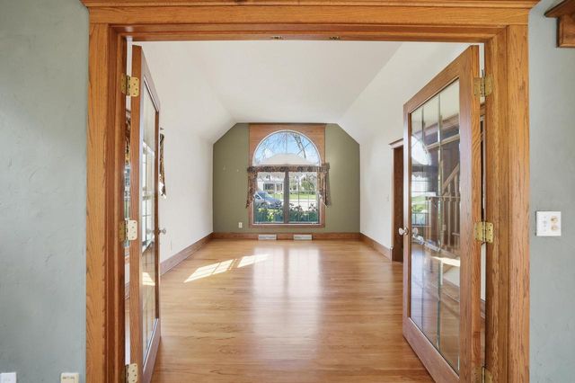 211 Erin COURT, West Bend, WI 53095