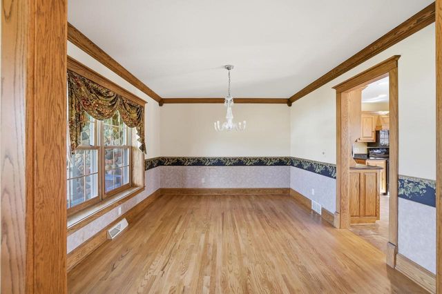 211 Erin COURT, West Bend, WI 53095