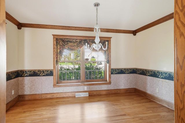 211 Erin COURT, West Bend, WI 53095