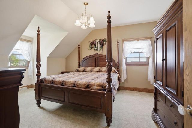 211 Erin COURT, West Bend, WI 53095