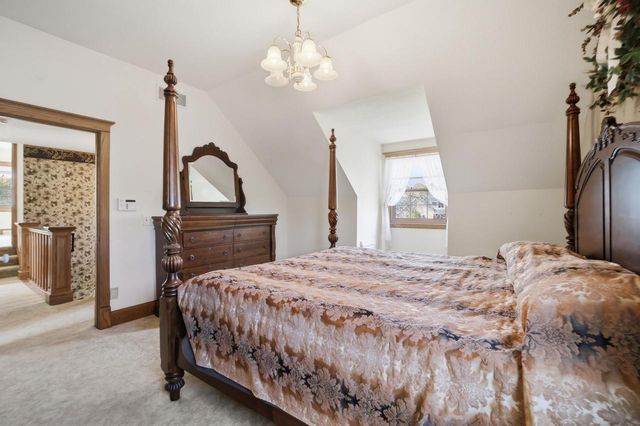 211 Erin COURT, West Bend, WI 53095