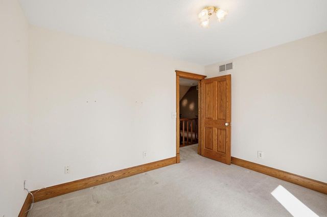 211 Erin COURT, West Bend, WI 53095