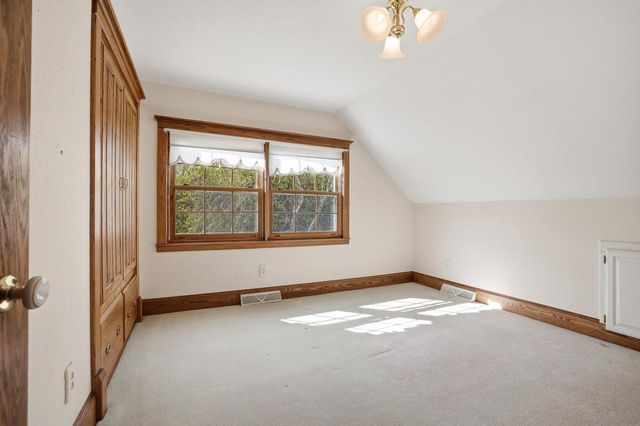 211 Erin COURT, West Bend, WI 53095
