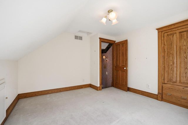 211 Erin COURT, West Bend, WI 53095