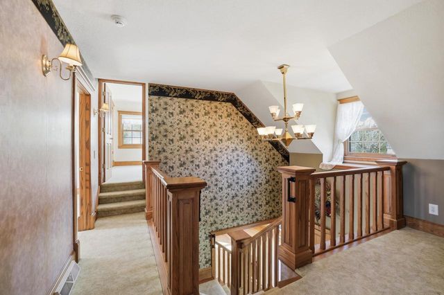211 Erin COURT, West Bend, WI 53095