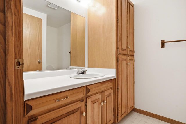 211 Erin COURT, West Bend, WI 53095