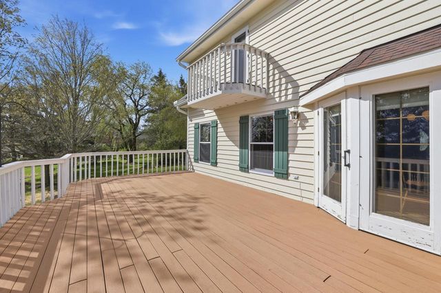 211 Erin COURT, West Bend, WI 53095