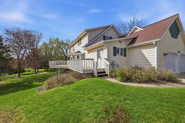 211 Erin COURT, West Bend, WI 53095