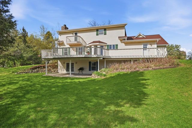 211 Erin COURT, West Bend, WI 53095