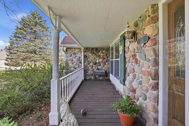 211 Erin COURT, West Bend, WI 53095