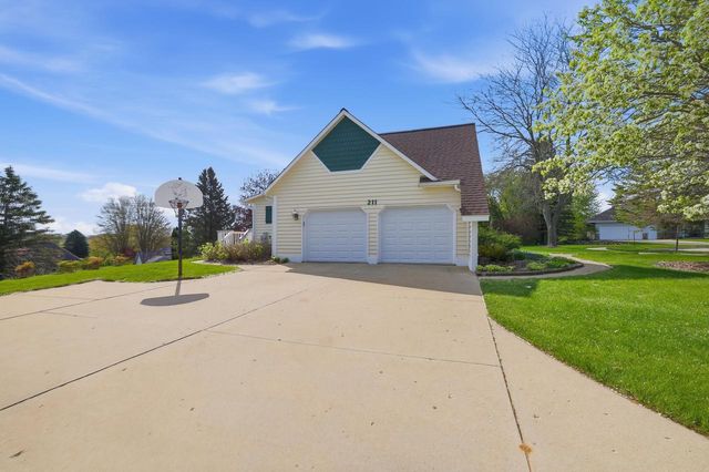 211 Erin COURT, West Bend, WI 53095