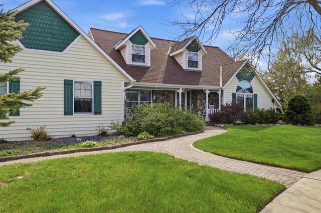 211 Erin COURT, West Bend, WI 53095