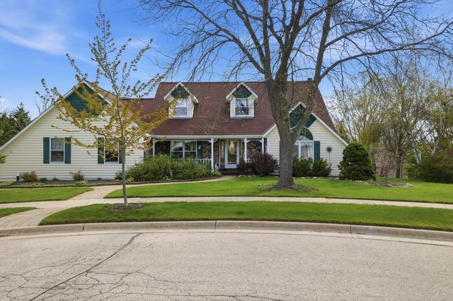 211 Erin COURT, West Bend, WI 53095