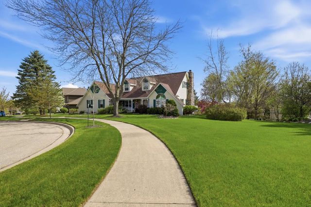 211 Erin COURT, West Bend, WI 53095