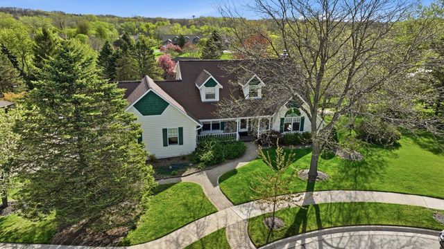 211 Erin COURT, West Bend, WI 53095
