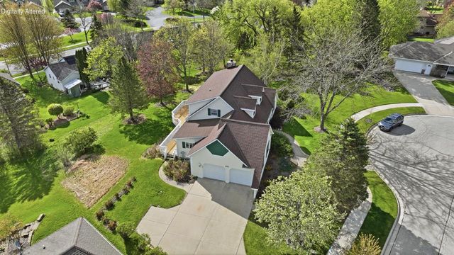 211 Erin COURT, West Bend, WI 53095