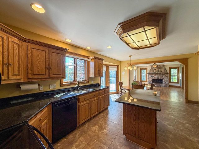 211 Erin COURT, West Bend, WI 53095