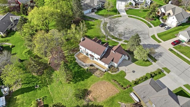 211 Erin COURT, West Bend, WI 53095