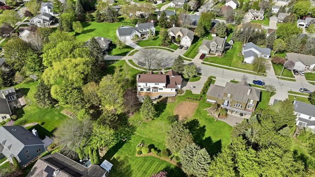 211 Erin COURT, West Bend, WI 53095