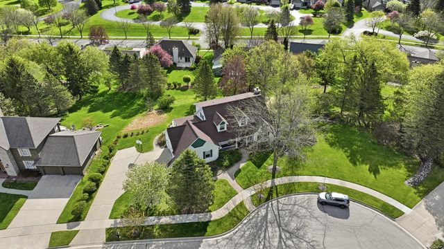 211 Erin COURT, West Bend, WI 53095