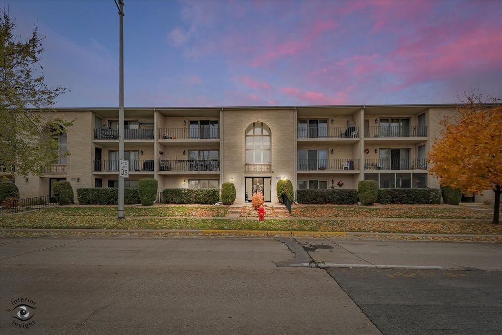 10538 Central Avenue 1-S, Chicago Ridge, IL 60415