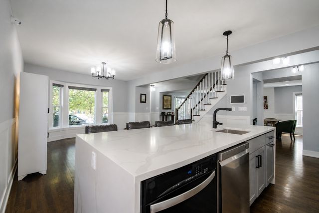 6630 N Trumbull Avenue, Lincolnwood, IL 60712