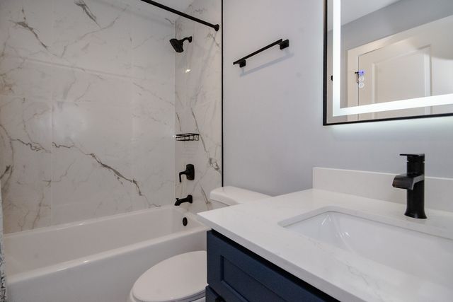 6630 N Trumbull Avenue, Lincolnwood, IL 60712